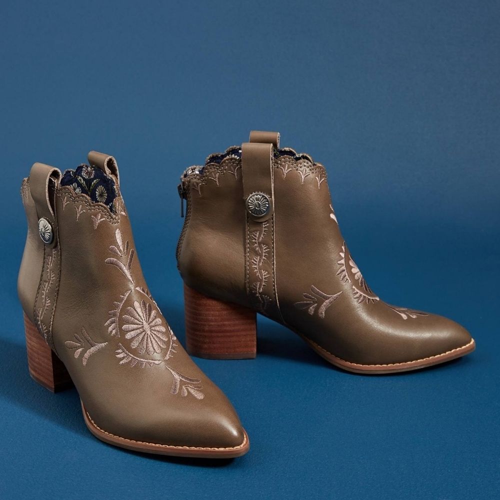 Seychelles Habitat Embroidered Ankle Boots NWOB